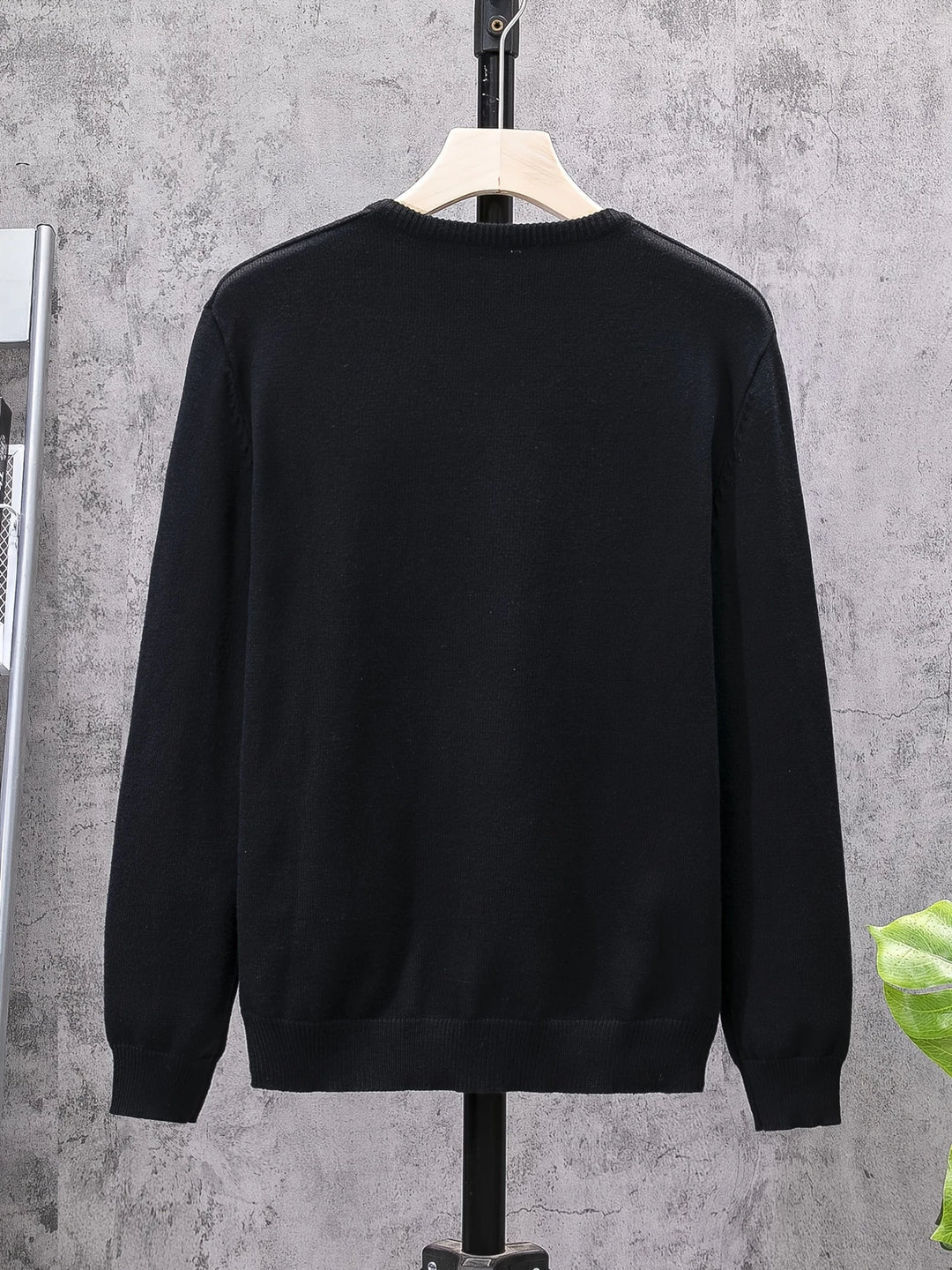 Oliver - V-Neck Pullover Sweater